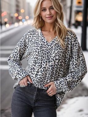 M XXL XXXL V-Neck Leopard Print Knit Top - Cream/Black